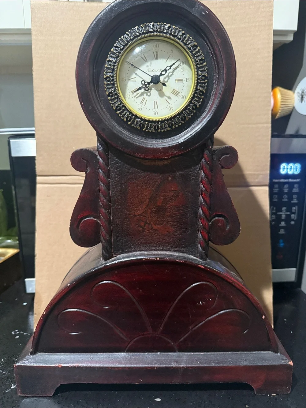 Antique-Style Red Wooden Mantel Clock - Decorative Home Wall Decor